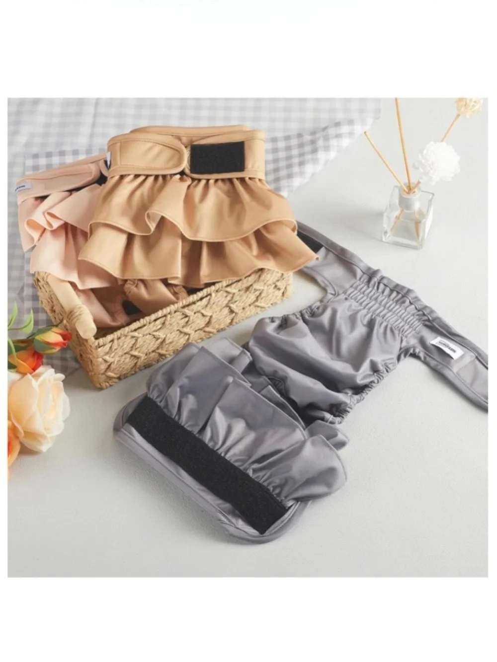 VUNCESSIN NWT *3* Reusable Female Dog Diapers (L)